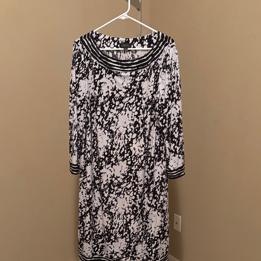 TAHARI Chic Black and White Long Sleeve Dress